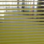 фото Сотовый поликарбонат с эффектом жалюзи 6мм желтый